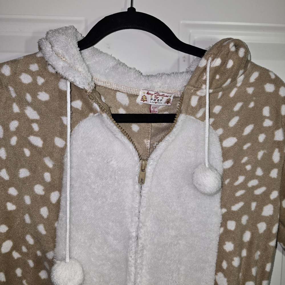 Cozy Tan and White Hooded Onzy